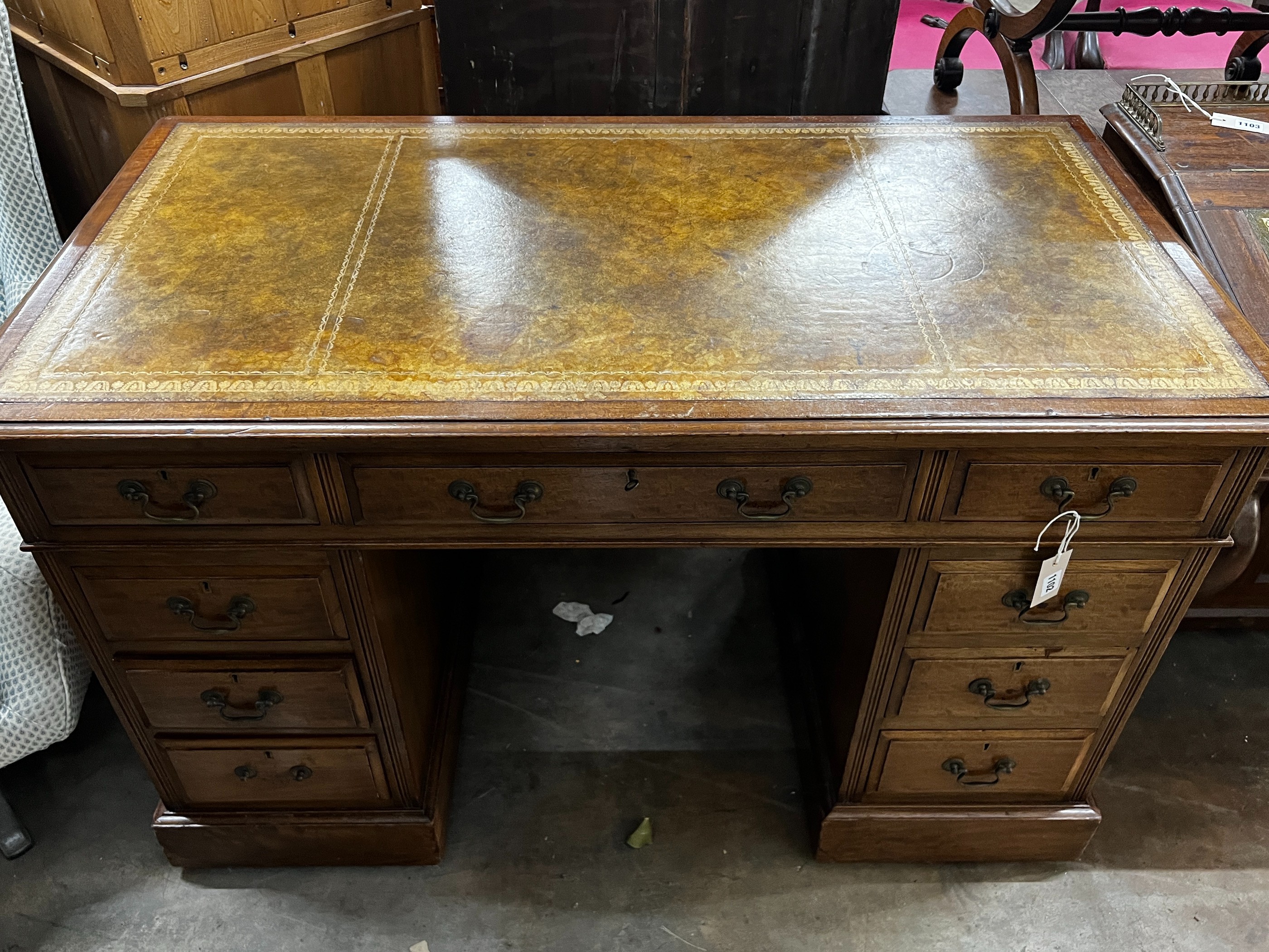 An early 20th century mahogany pedestal desk, width 122cm, depth 66cm, height 77cm